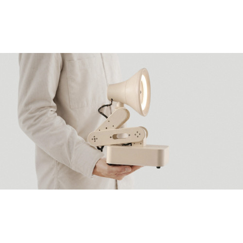 ИИ-робот-компаньон Autonomous Lamp